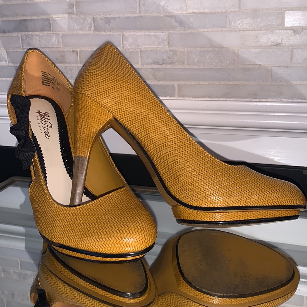 Lela Rose (For Payless) heels w/ black bow accent! Mustard color/weave pattern! - Picture 9 of 10